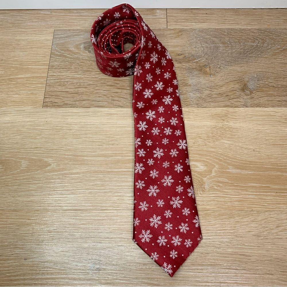 NWOT Noel Holiday Collection Red Christmas Snowflakes Neck Tie